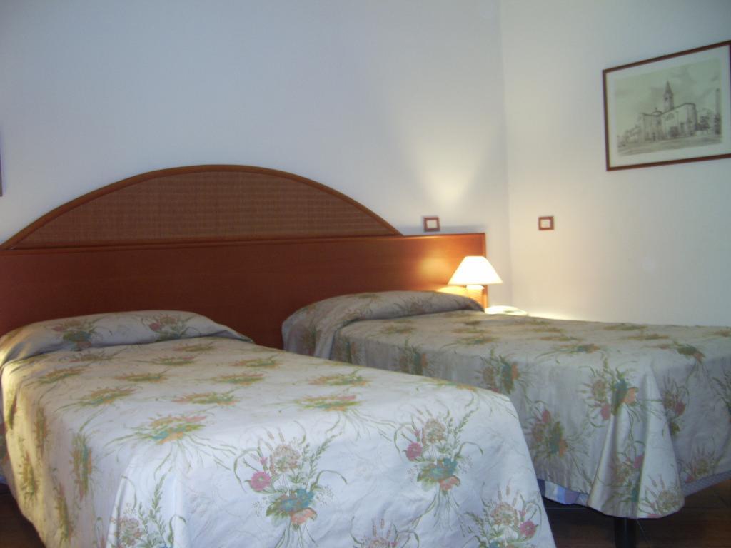 Hotel La Collinetta Sesto Calende Kamer foto