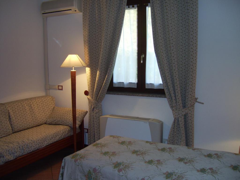 Hotel La Collinetta Sesto Calende Kamer foto