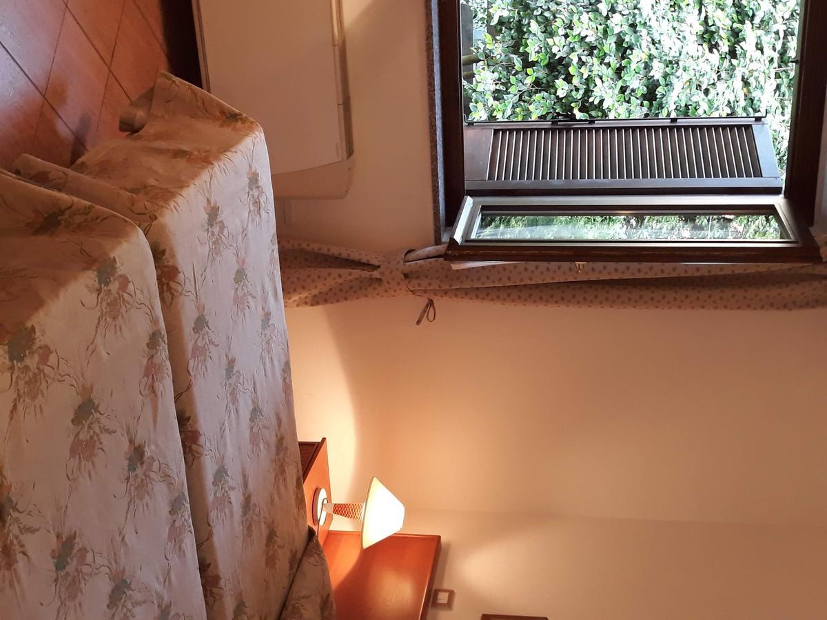 Hotel La Collinetta Sesto Calende Buitenkant foto